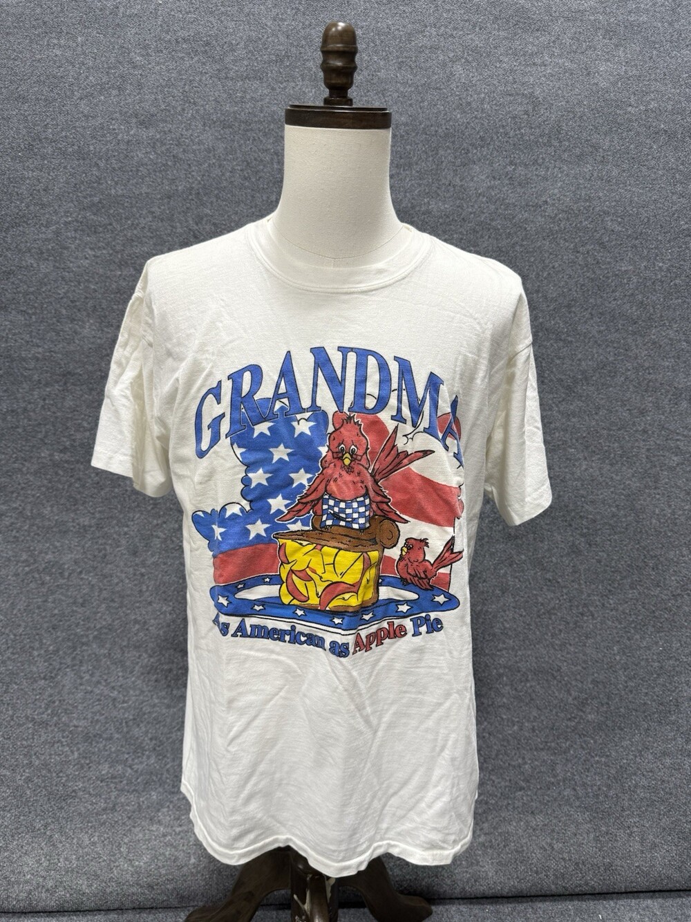 Vintage Grandma As American As Apple Pie Cardinal USA Graphic T Shirt XL White